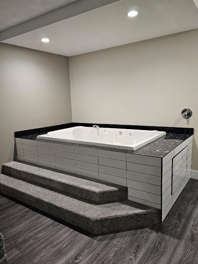 Western Budget Motel #1 Leduc/Nisku Bagian luar foto